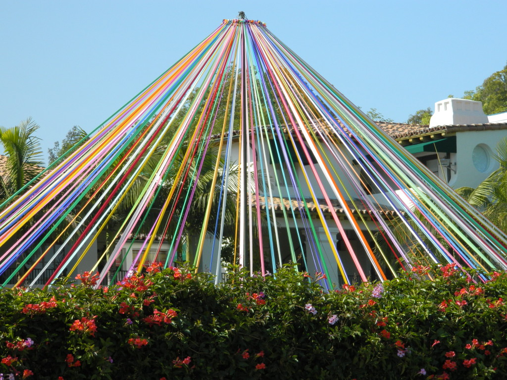 Maypole_in_Brentwood,_California